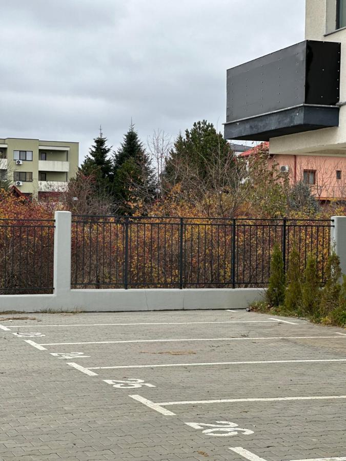 Touchdown Apartment Near Bucharest Airport Отопени Екстериор снимка