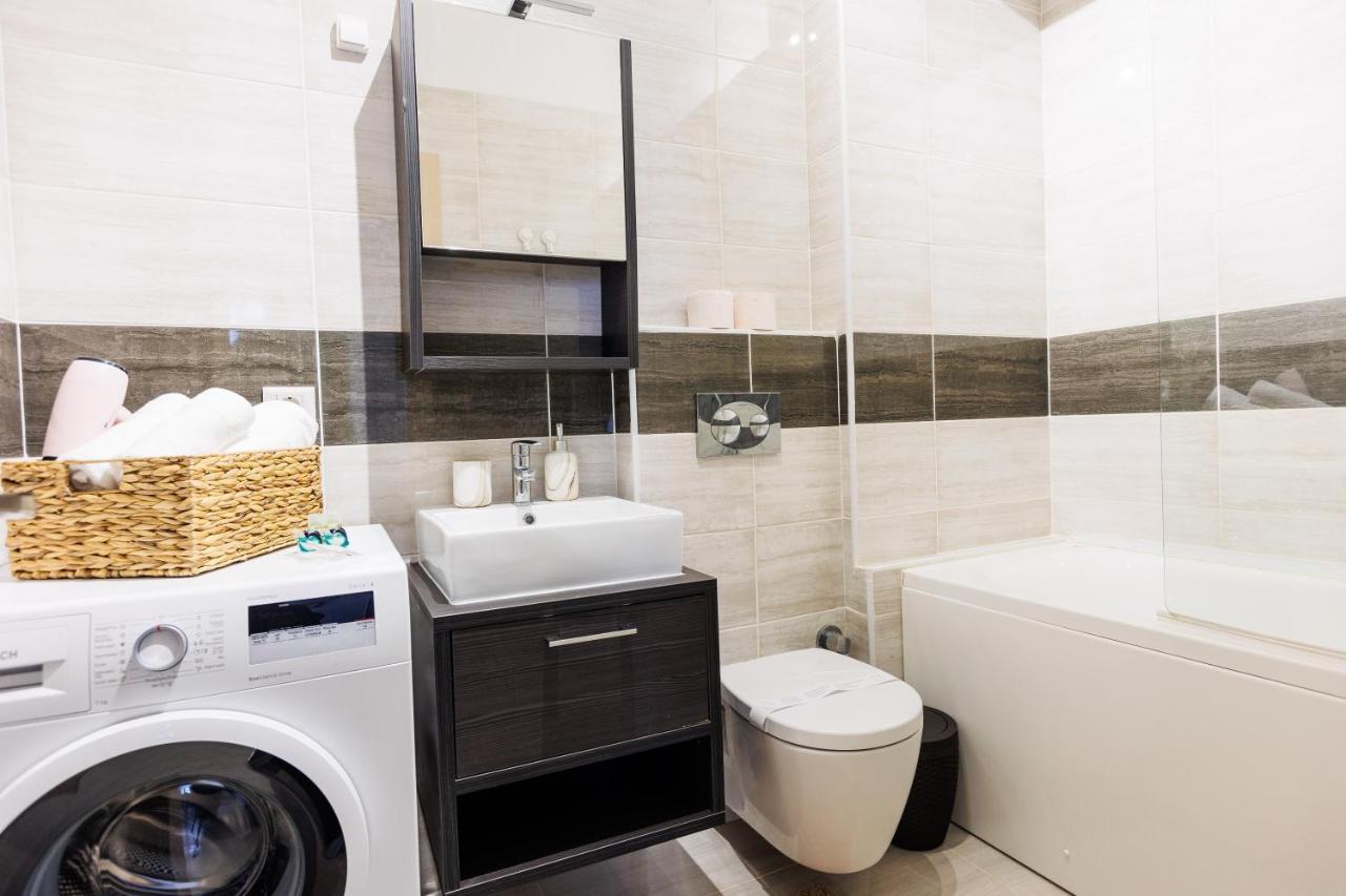 Touchdown Apartment Near Bucharest Airport Отопени Екстериор снимка