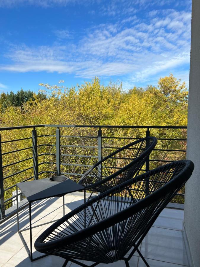 Touchdown Apartment Near Bucharest Airport Отопени Екстериор снимка